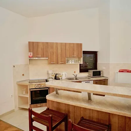 Deluxe Marusia Vila